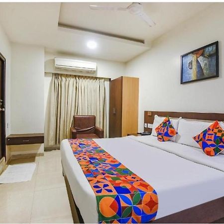 Hotel Leela Grand Inn Vijayawada Bagian luar foto