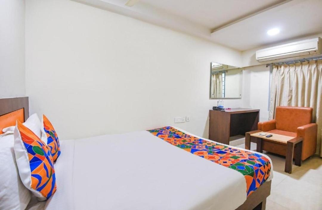 Hotel Leela Grand Inn Vijayawada Bagian luar foto