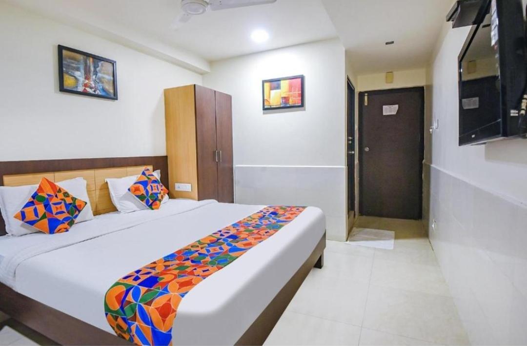 Hotel Leela Grand Inn Vijayawada Bagian luar foto