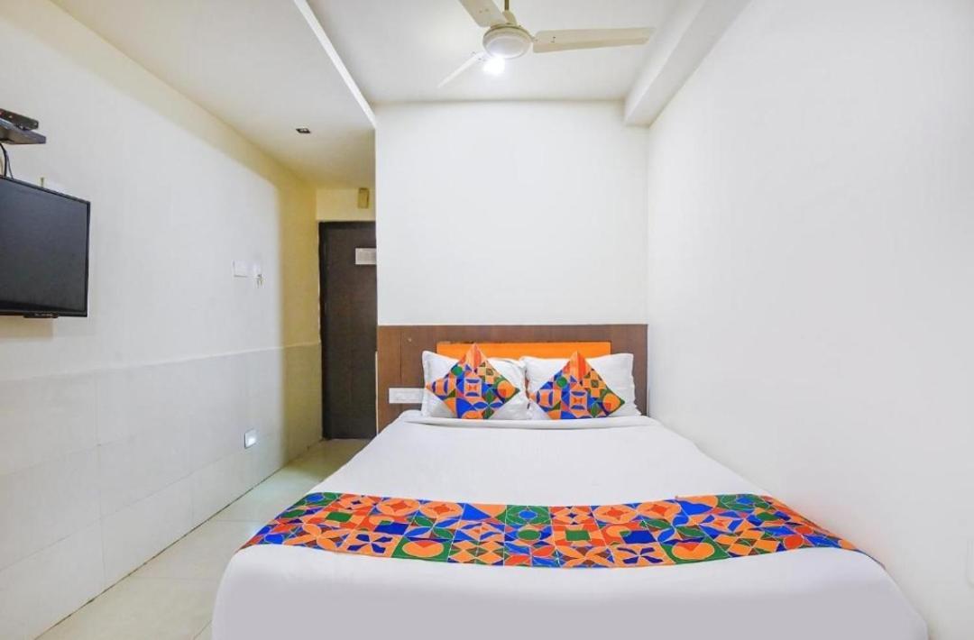 Hotel Leela Grand Inn Vijayawada Bagian luar foto