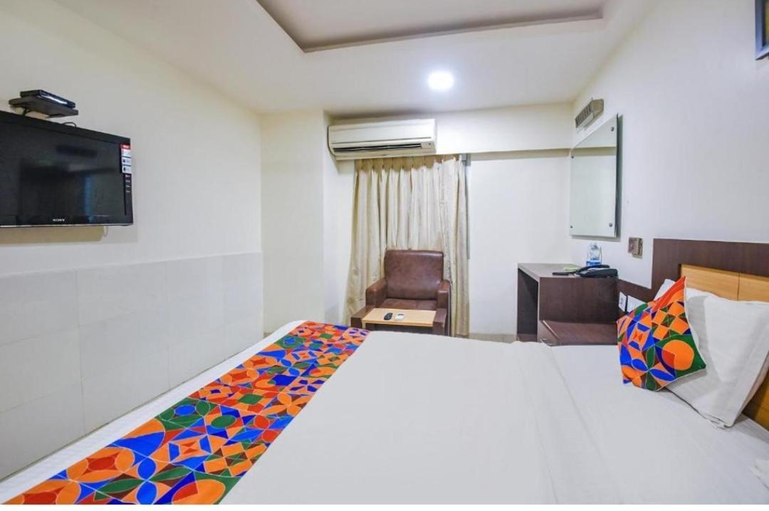 Hotel Leela Grand Inn Vijayawada Bagian luar foto